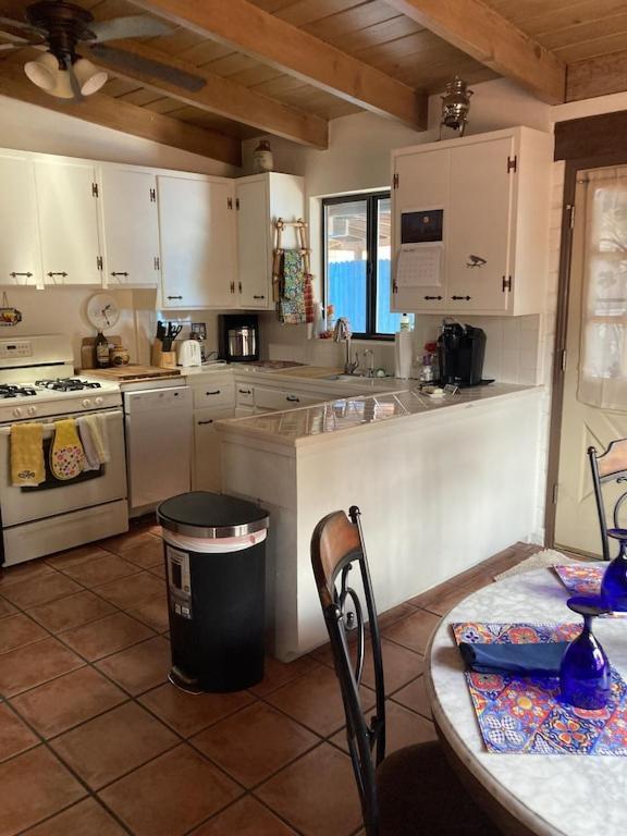 Casa Azul - Cute Centrally Located Adobe With Large Fenced Outdoor Living For Pets And Adults, Non-Smoking Tucson Exterior photo