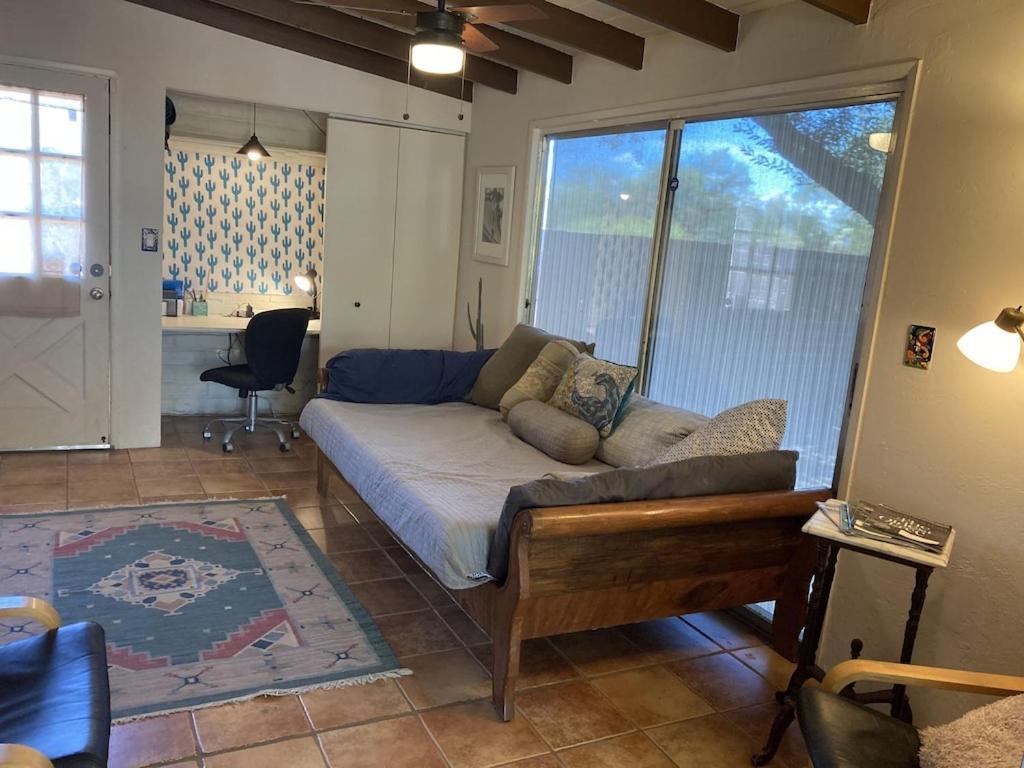 Casa Azul - Cute Centrally Located Adobe With Large Fenced Outdoor Living For Pets And Adults, Non-Smoking Tucson Exterior photo